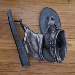 Aerosoles silver gray flat sandals
